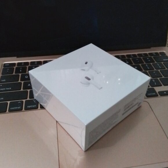 New Apple Airpods Pro 2nd Generation with MagSafe Charging Case - Picture 1 of 3